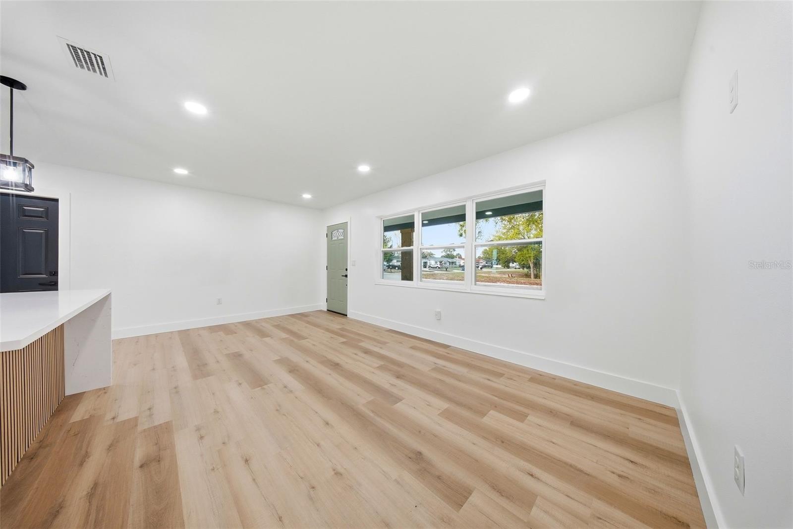 Image 12 of 40 For 4327 59 Street N