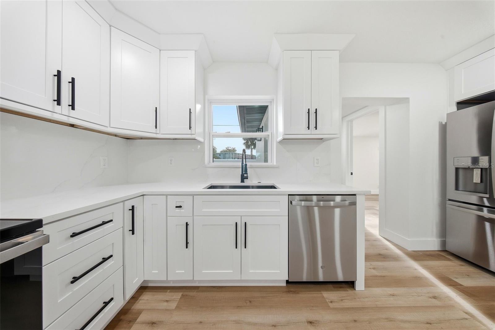 Image 14 of 40 For 4327 59 Street N