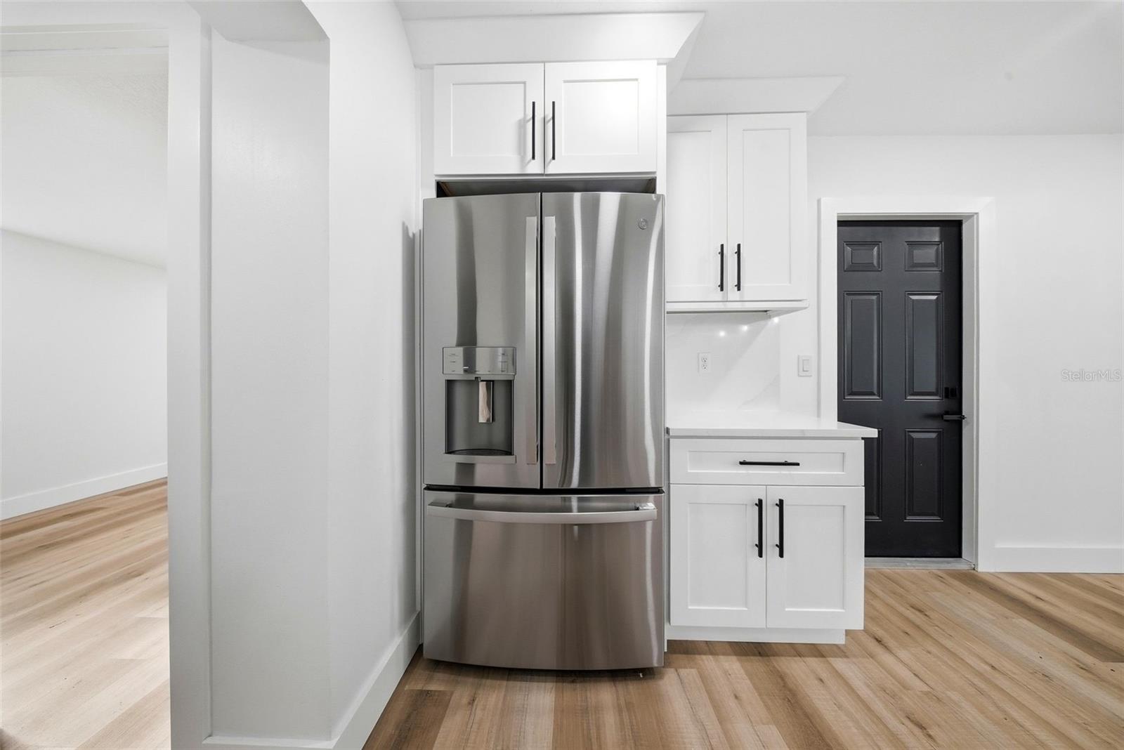 Image 16 of 40 For 4327 59 Street N