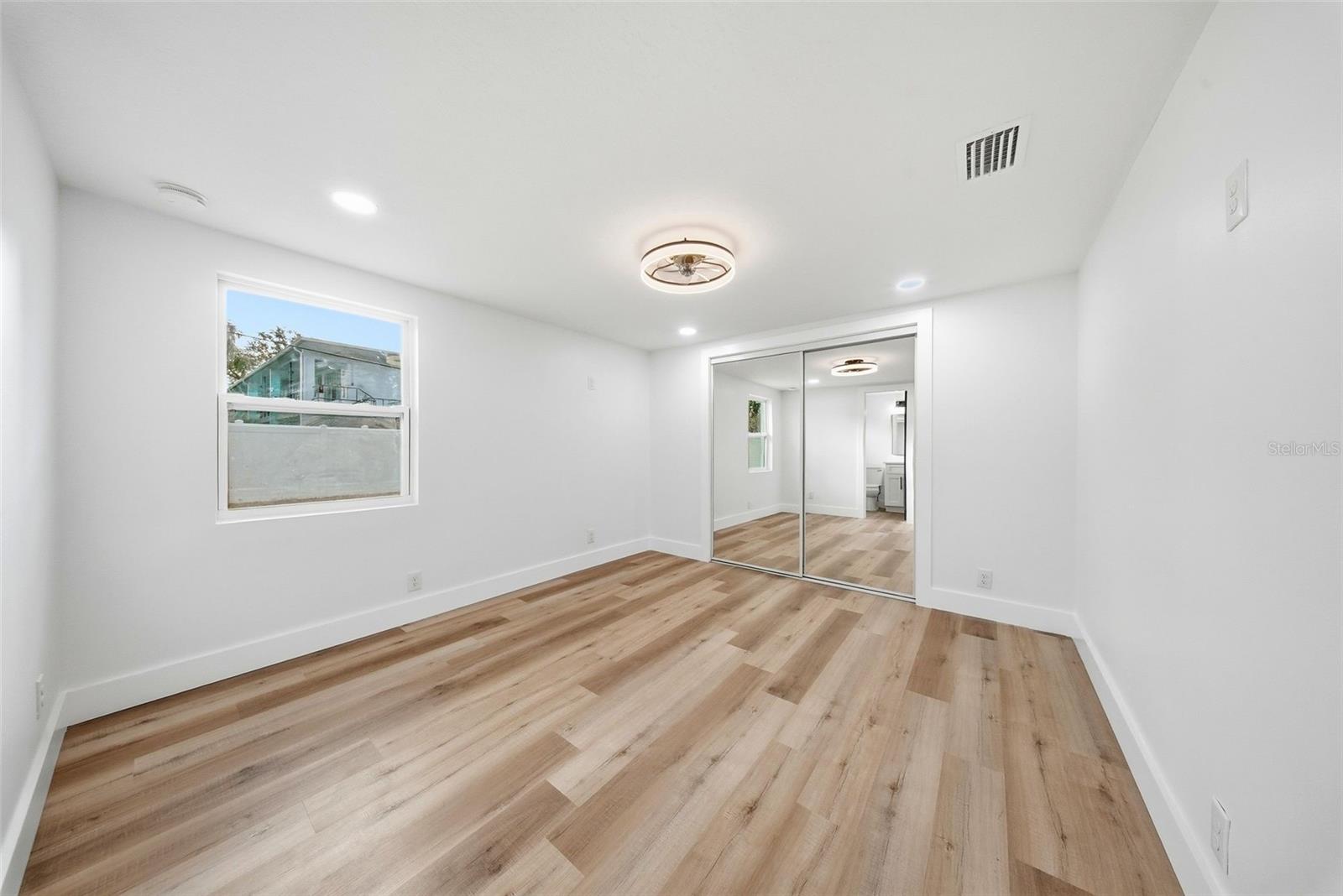 Image 17 of 40 For 4327 59 Street N