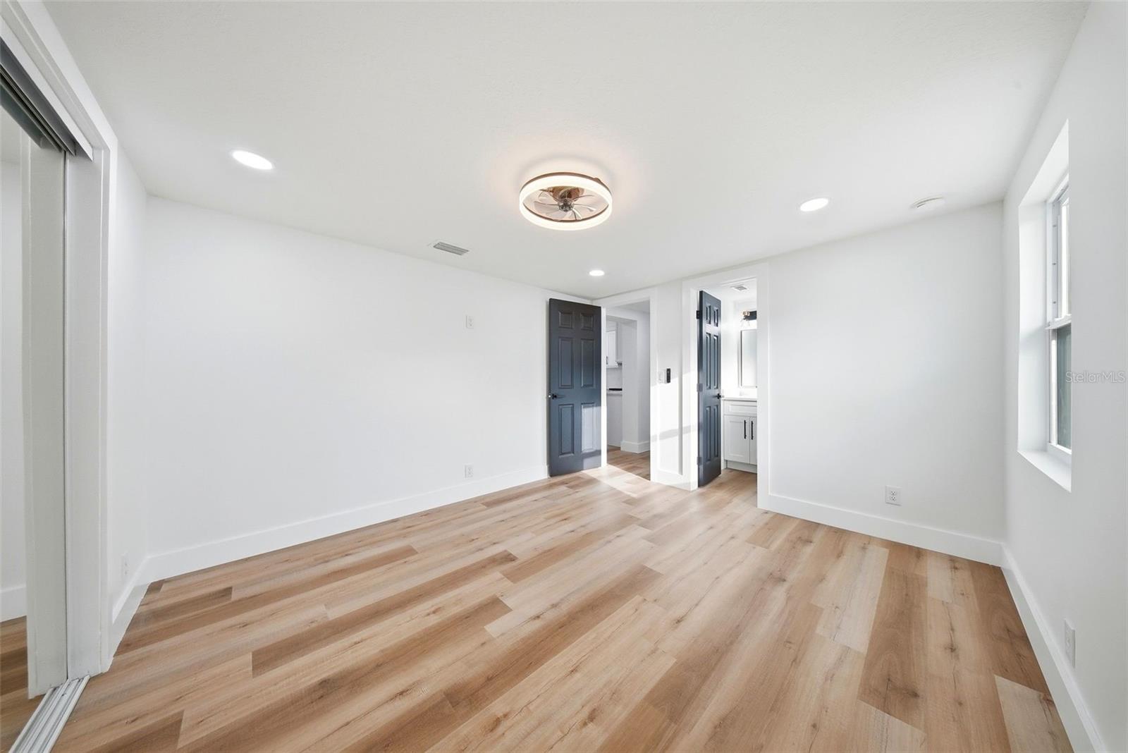 Image 18 of 40 For 4327 59 Street N