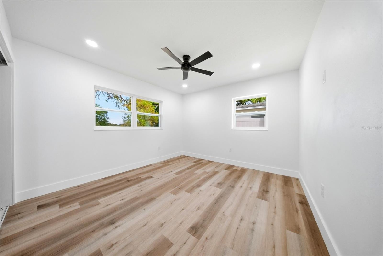 Image 20 of 40 For 4327 59 Street N