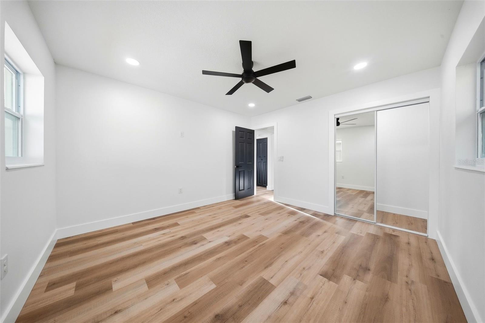 Image 21 of 40 For 4327 59 Street N