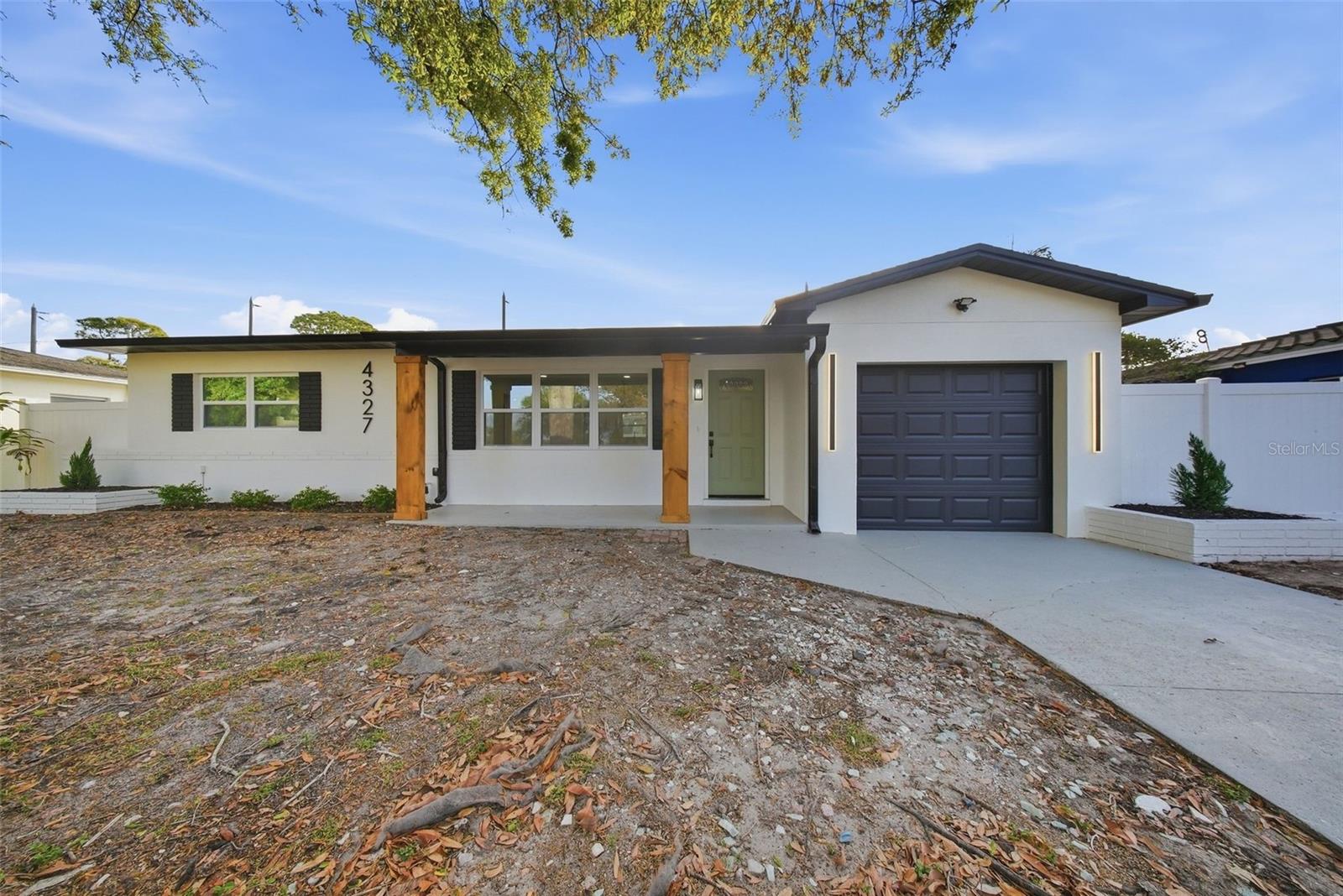 Image 3 of 40 For 4327 59 Street N