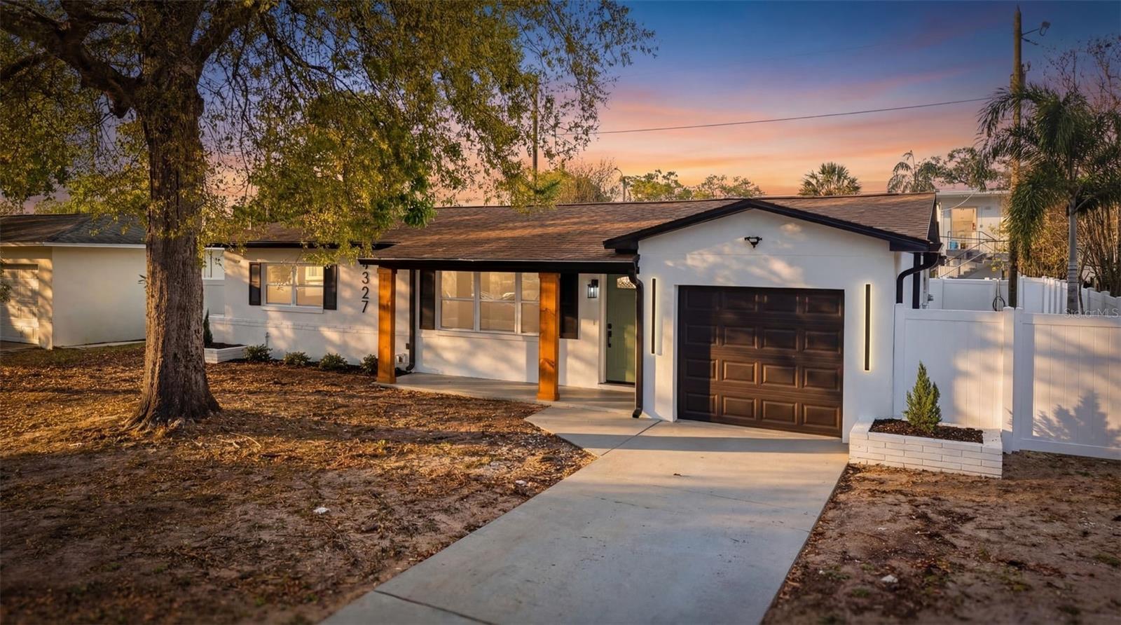 Image 4 of 40 For 4327 59 Street N