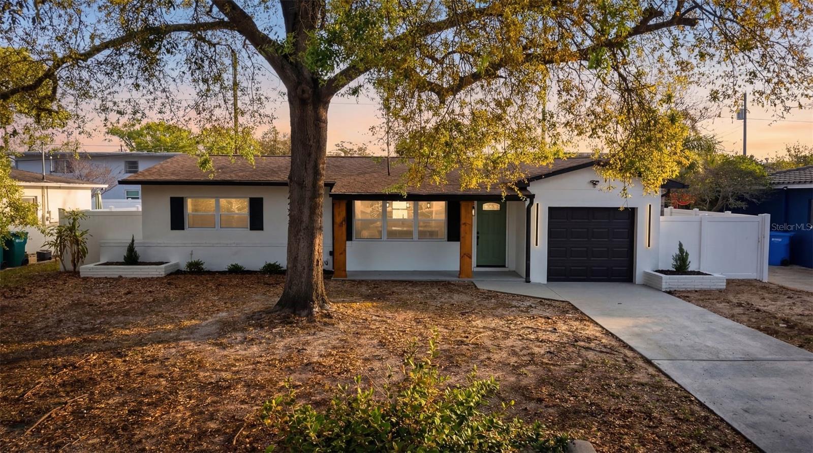 Image 6 of 40 For 4327 59 Street N