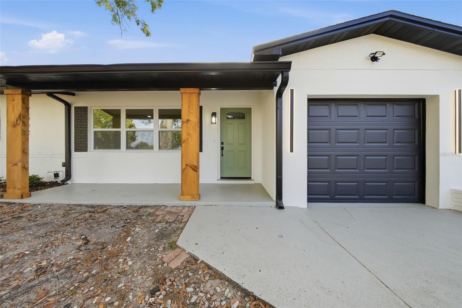 Image 9 of 40 For 4327 59 Street N