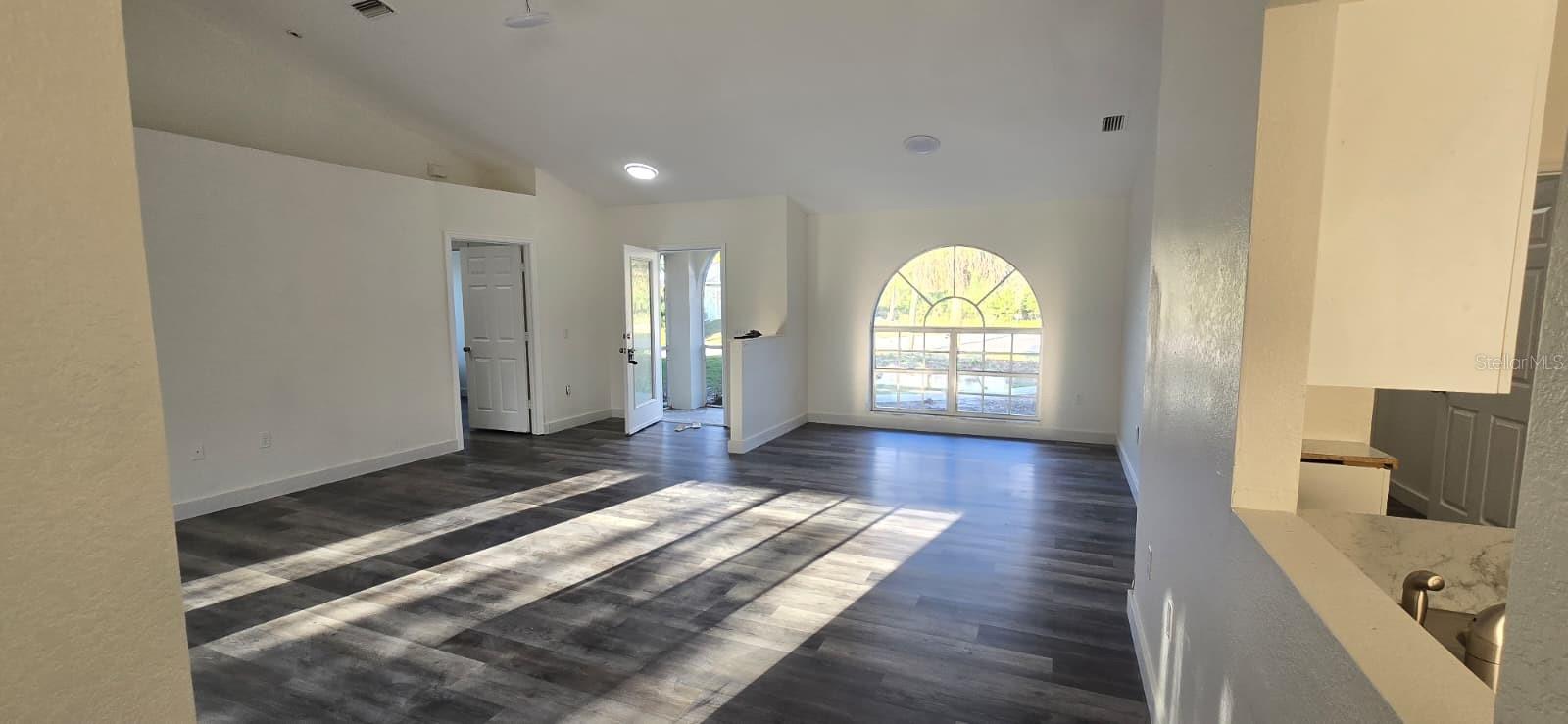 Image 6 of 31 For 5329 Kaspar Street