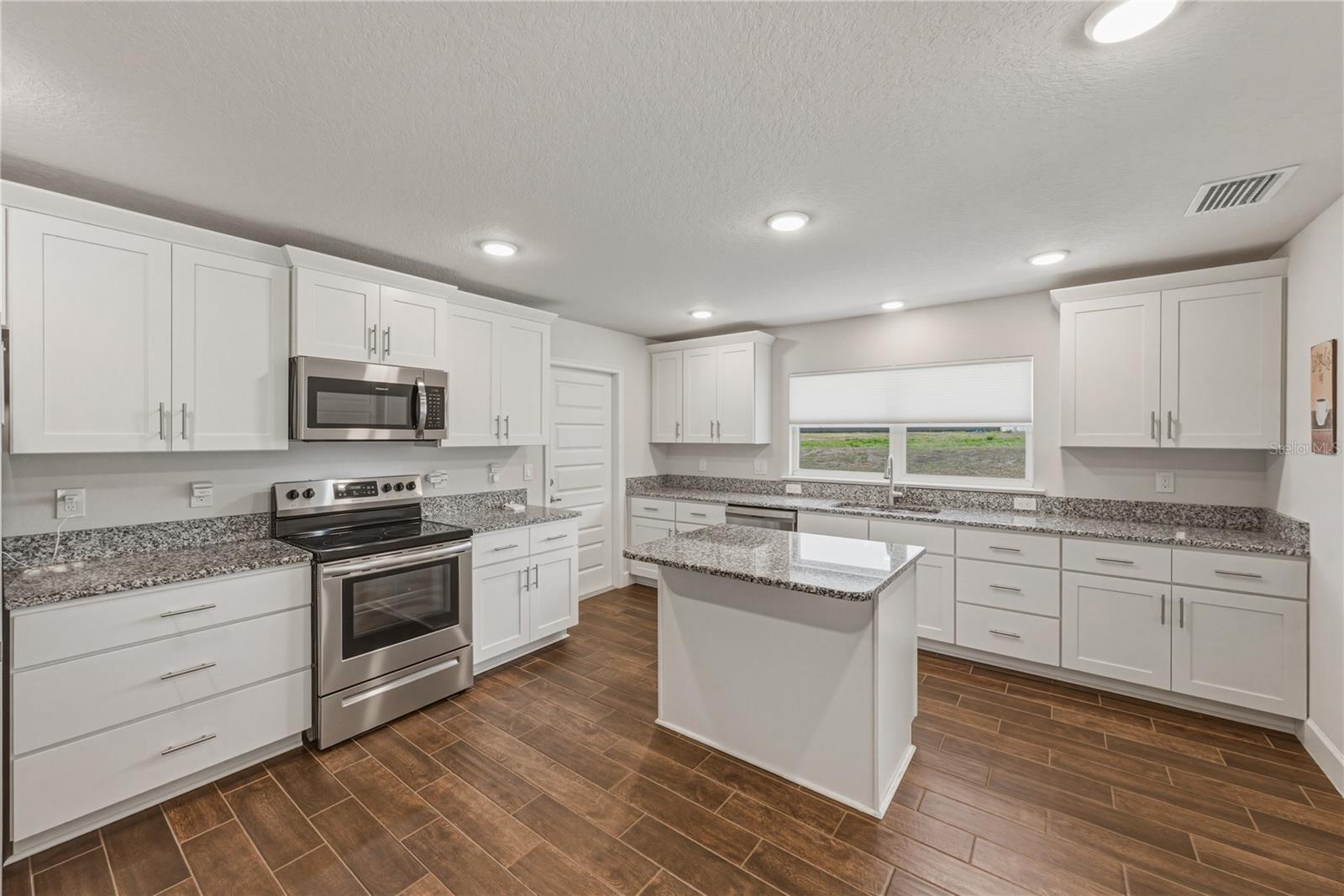 Image 15 of 55 For 41049 Stanton Hall Drive