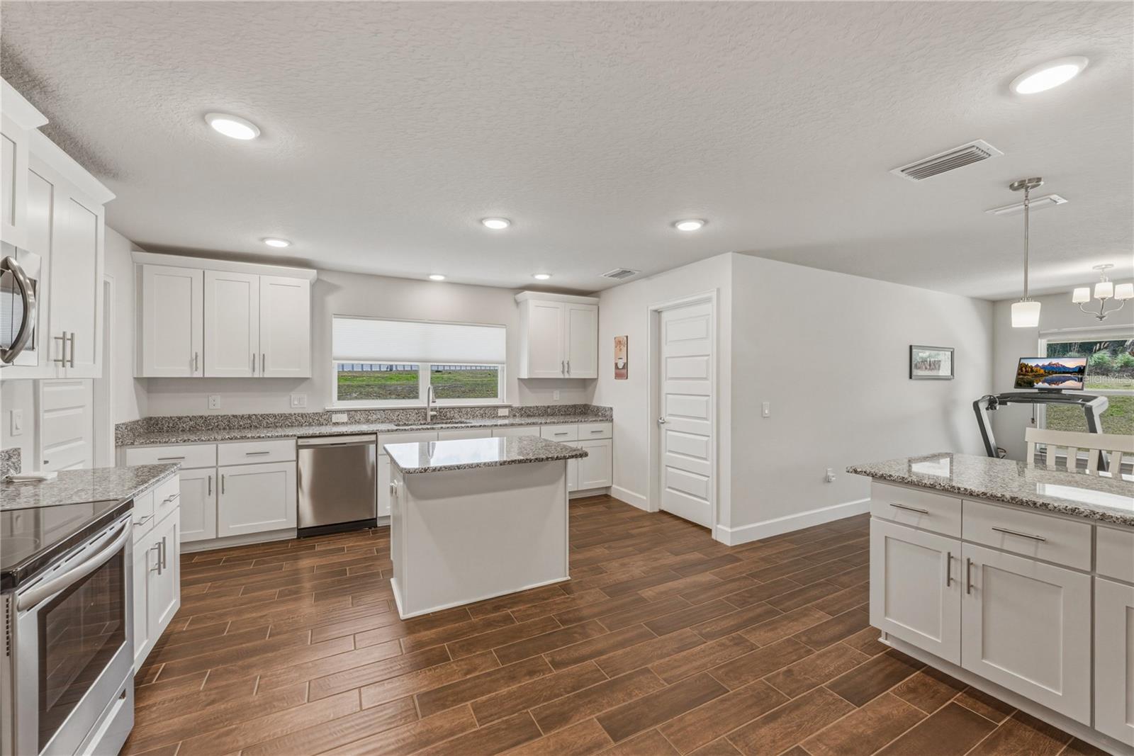 Image 16 of 55 For 41049 Stanton Hall Drive