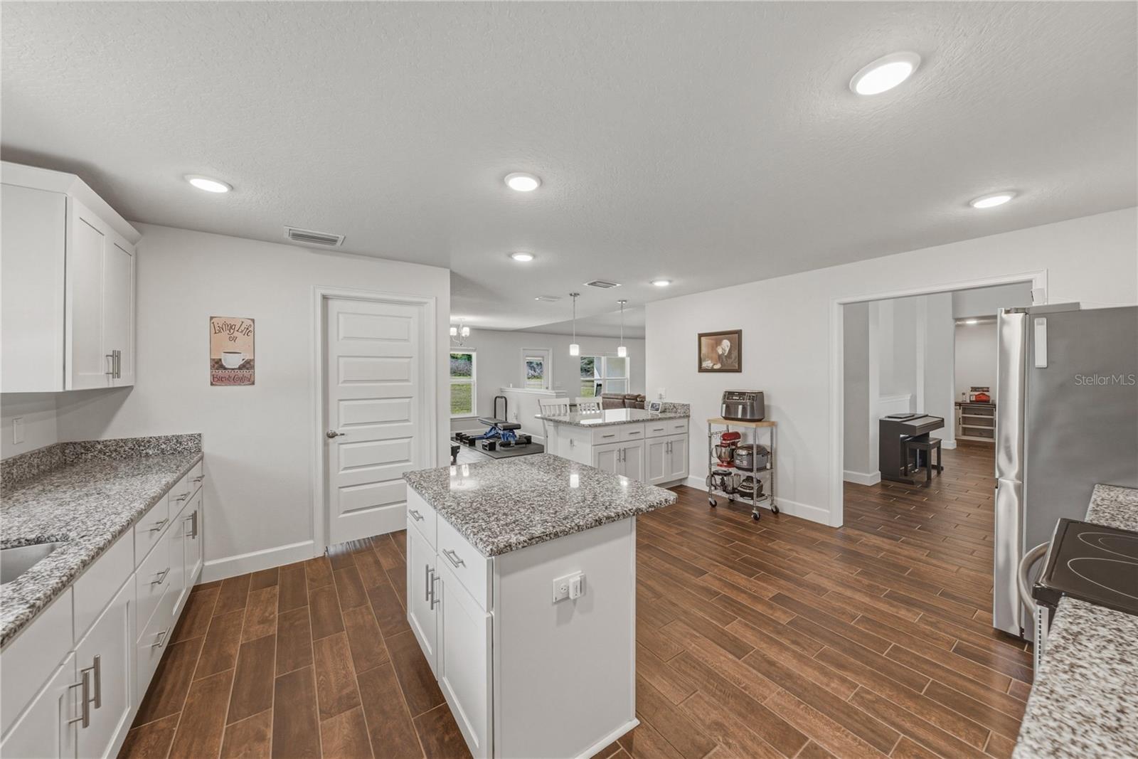 Image 18 of 55 For 41049 Stanton Hall Drive