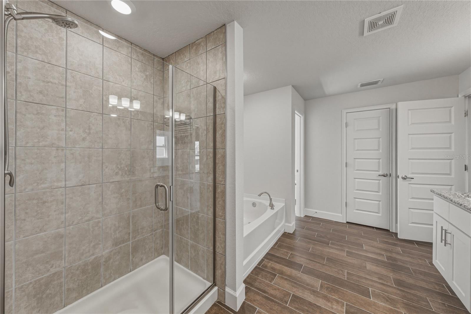 Image 33 of 55 For 41049 Stanton Hall Drive