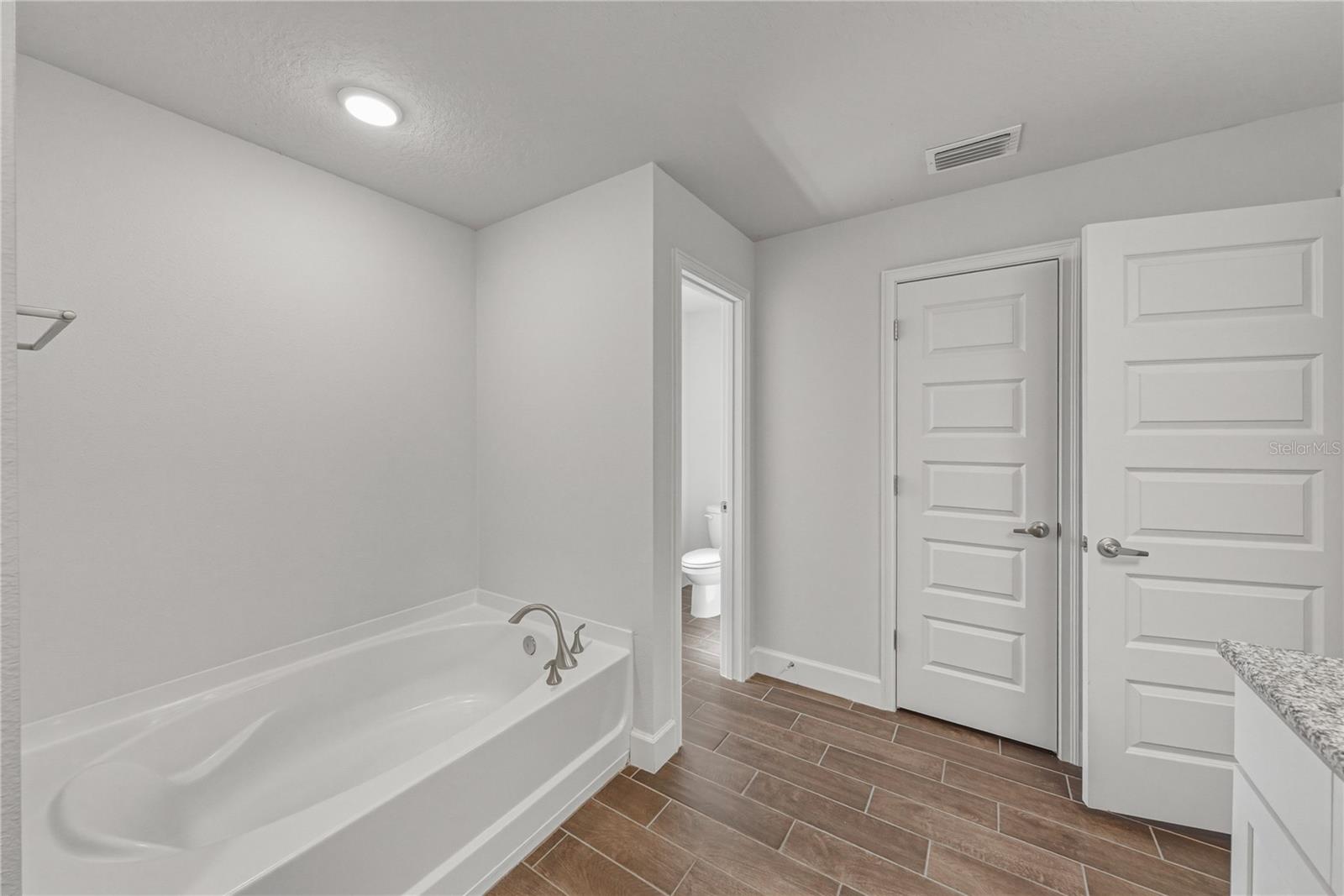 Image 34 of 55 For 41049 Stanton Hall Drive