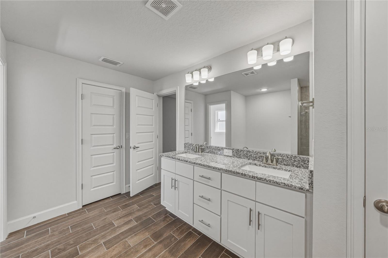 Image 35 of 55 For 41049 Stanton Hall Drive