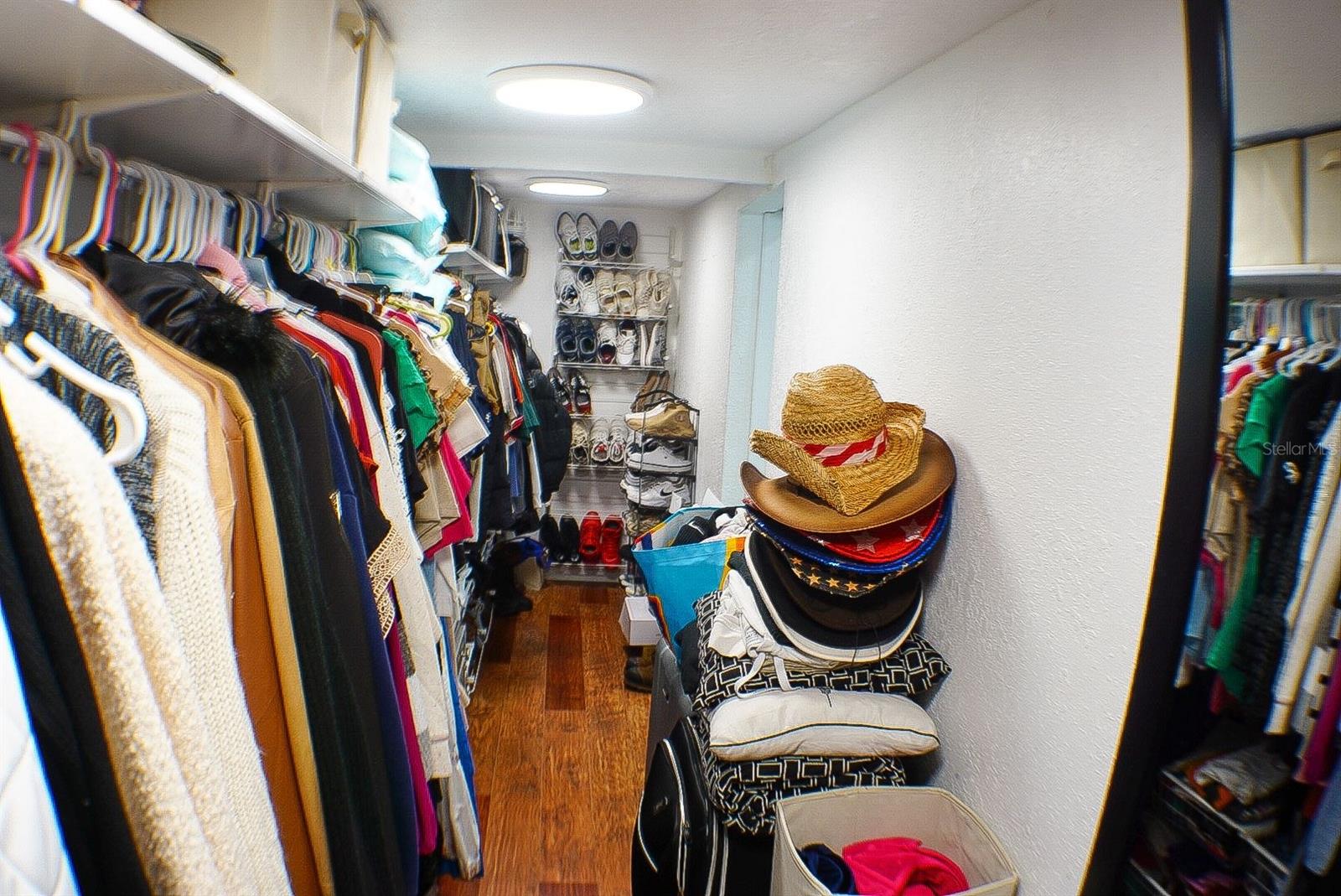 Listing photo id 10 for 6816 Creek Drive