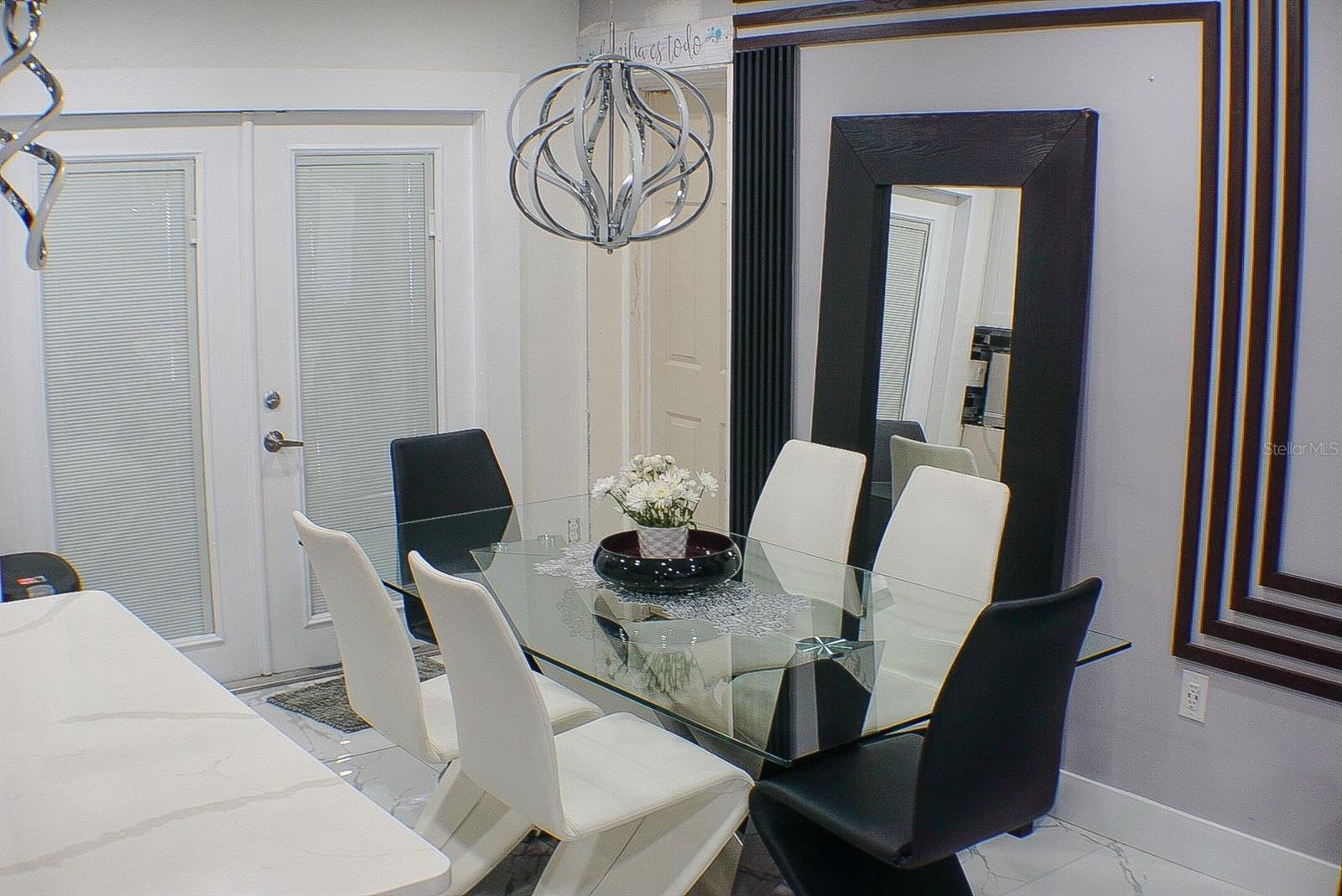 Listing photo id 11 for 6816 Creek Drive