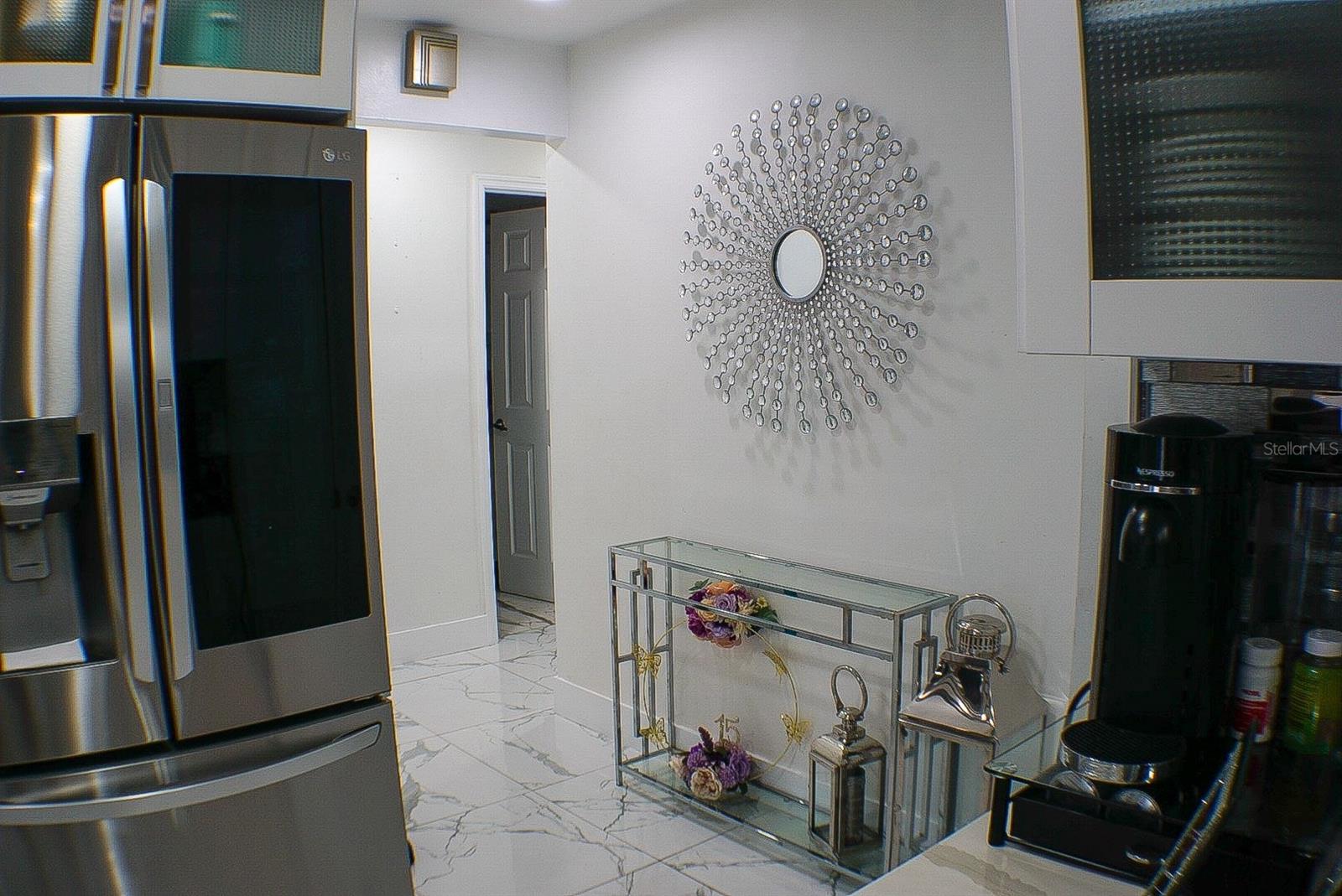 Listing photo id 13 for 6816 Creek Drive