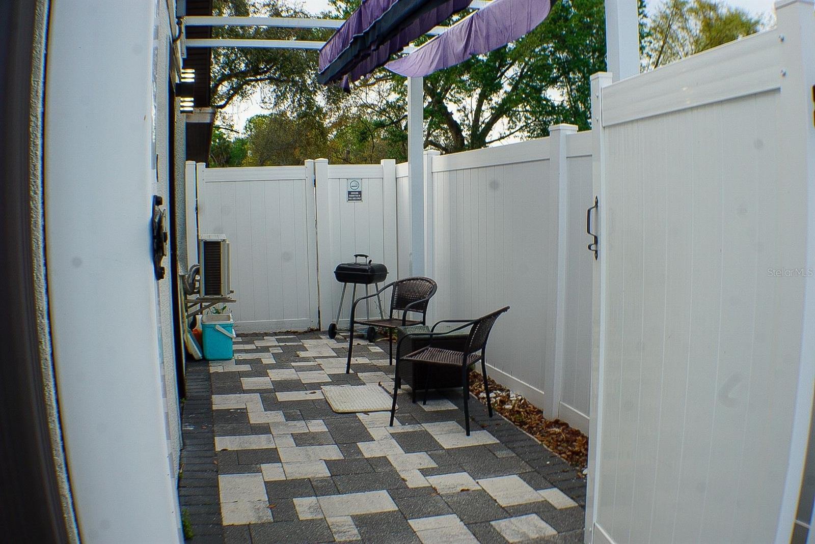 Listing photo id 15 for 6816 Creek Drive