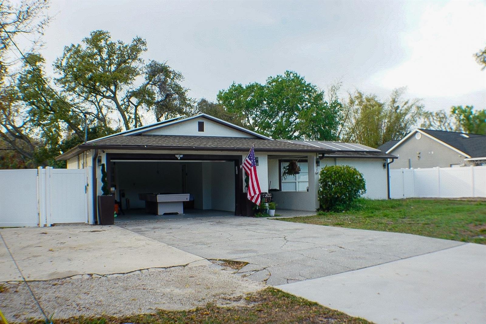 Listing photo id 17 for 6816 Creek Drive