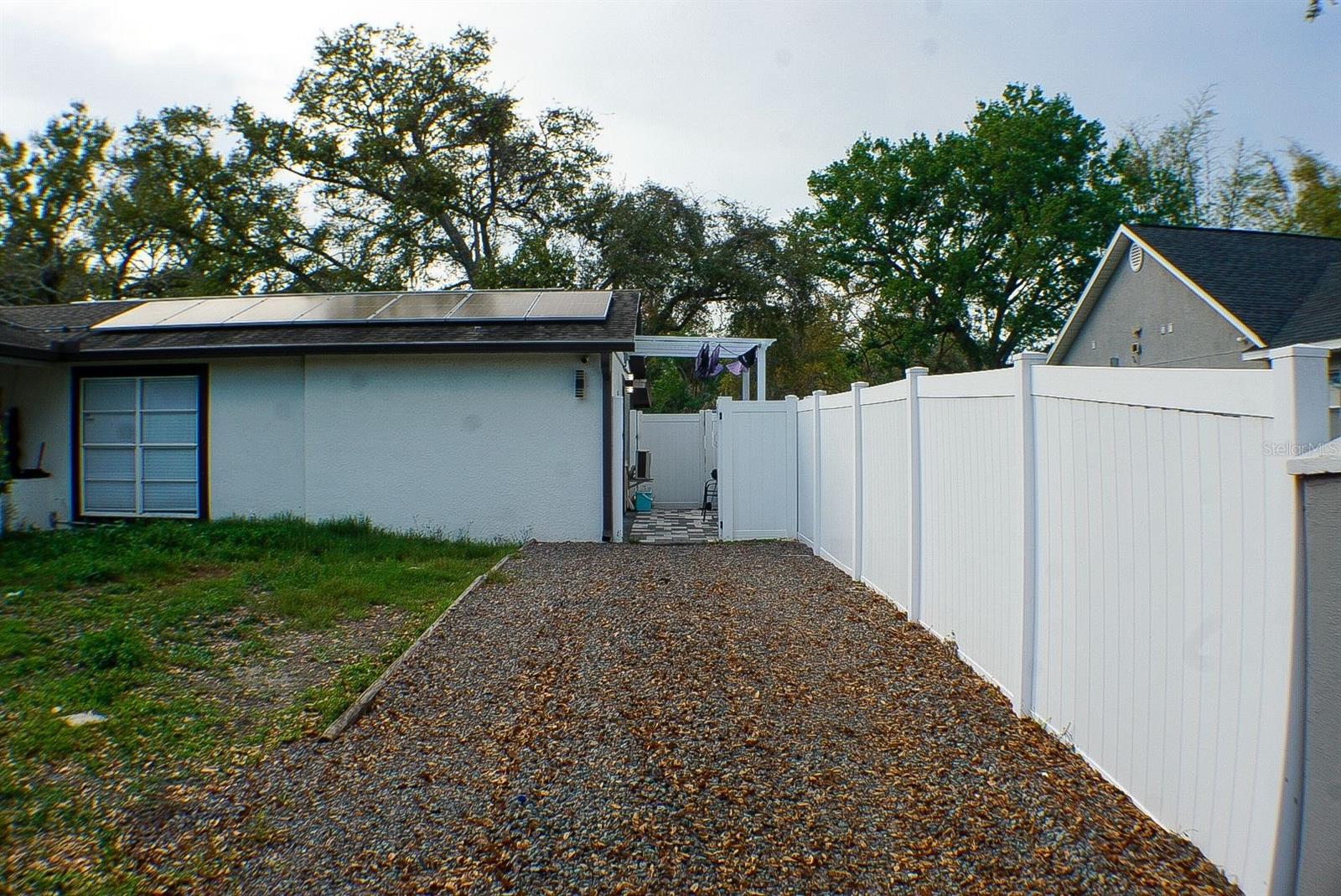 Listing photo id 20 for 6816 Creek Drive