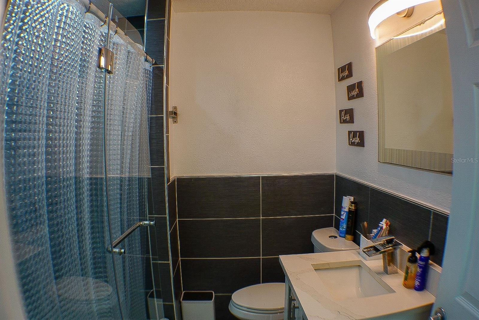 Listing photo id 23 for 6816 Creek Drive