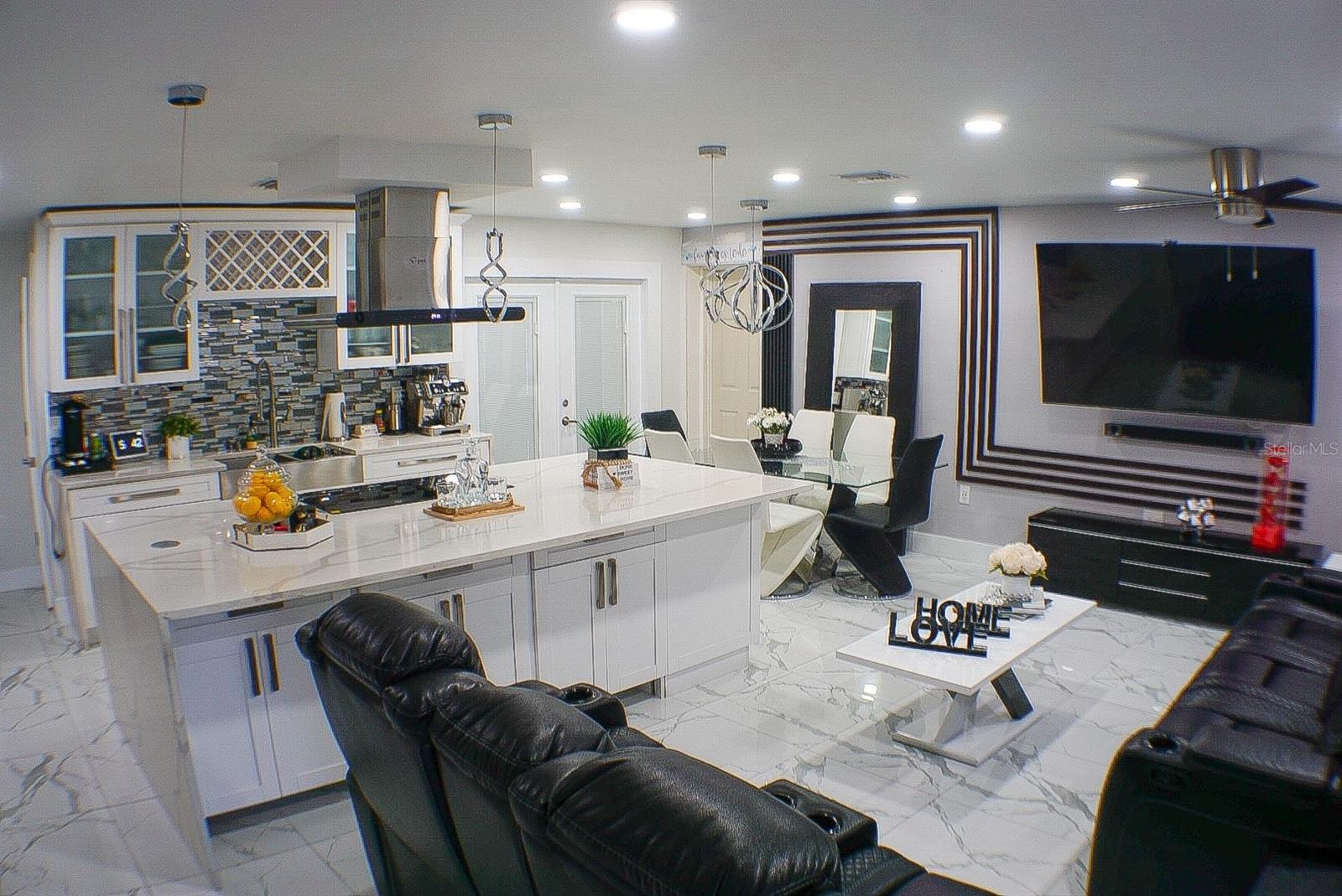 Listing photo id 27 for 6816 Creek Drive