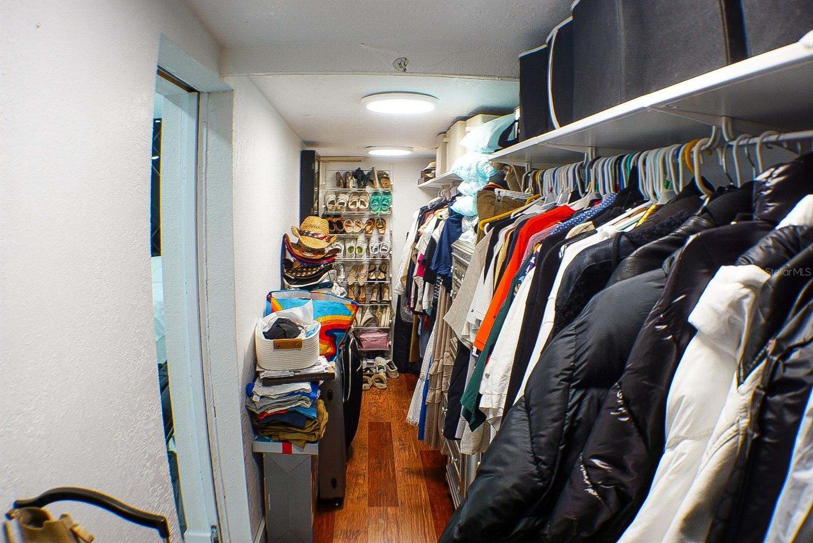 Listing photo id 2 for 6816 Creek Drive