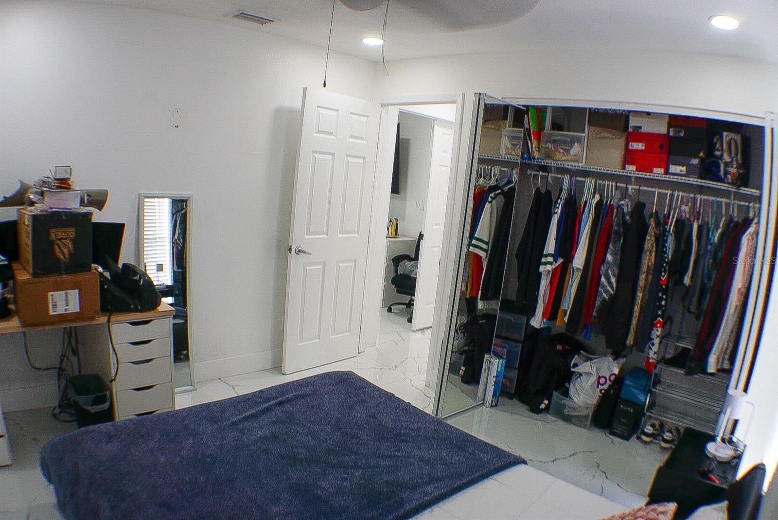 Listing photo id 5 for 6816 Creek Drive