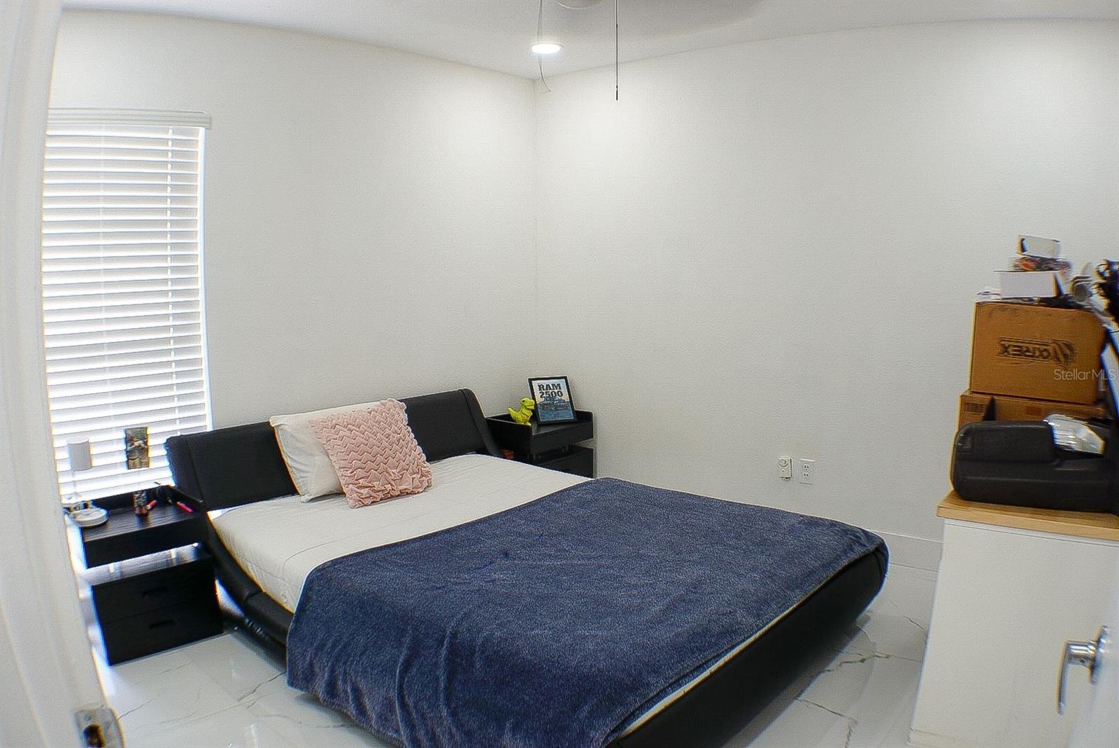 Listing photo id 7 for 6816 Creek Drive