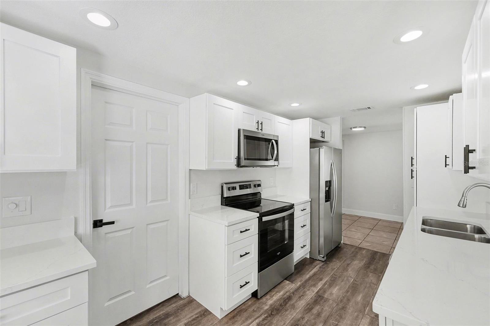 Image 16 of 33 For 8907 Leeward Drive