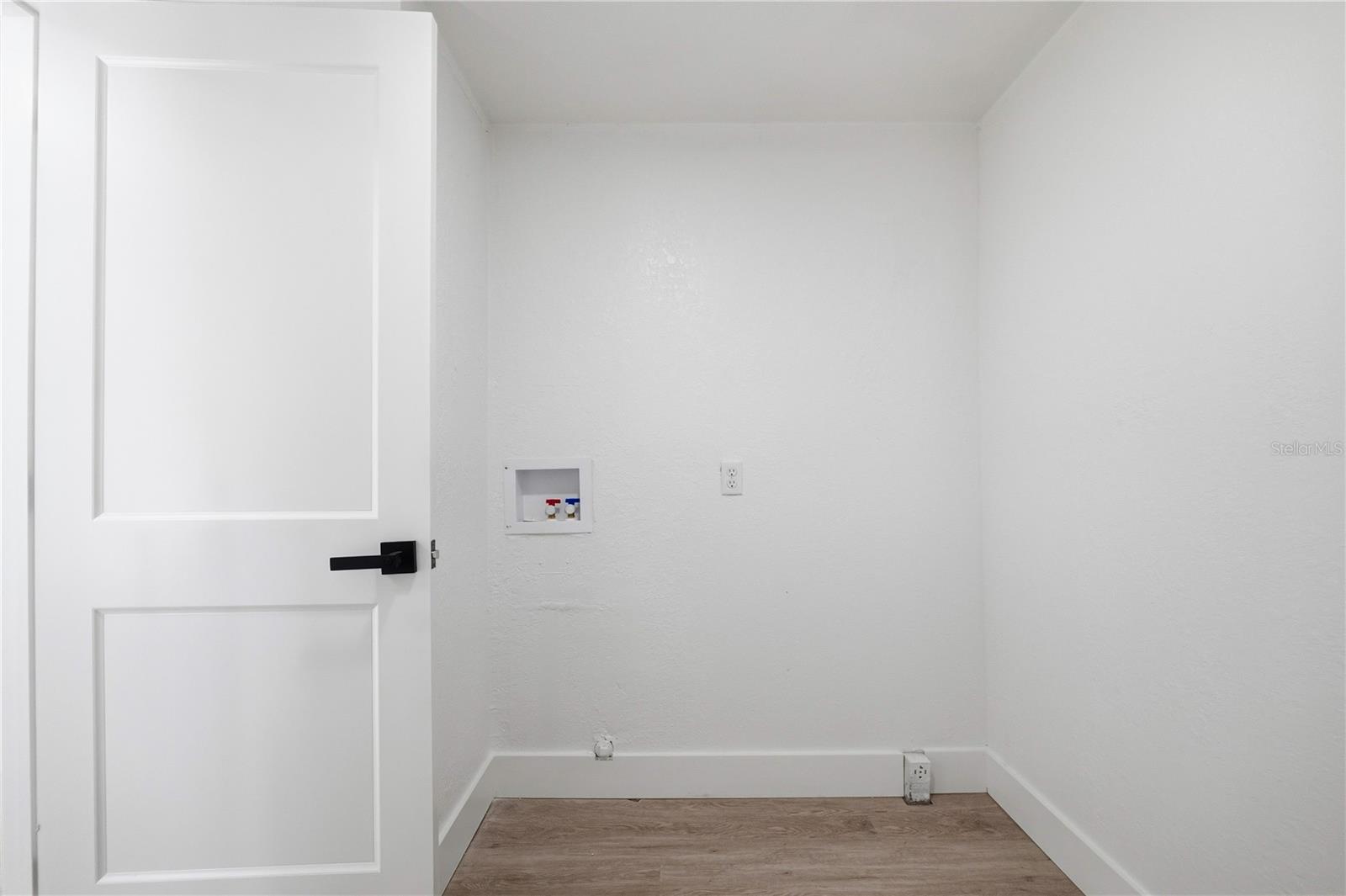 Image 23 of 56 For 10711 Wabayo Street