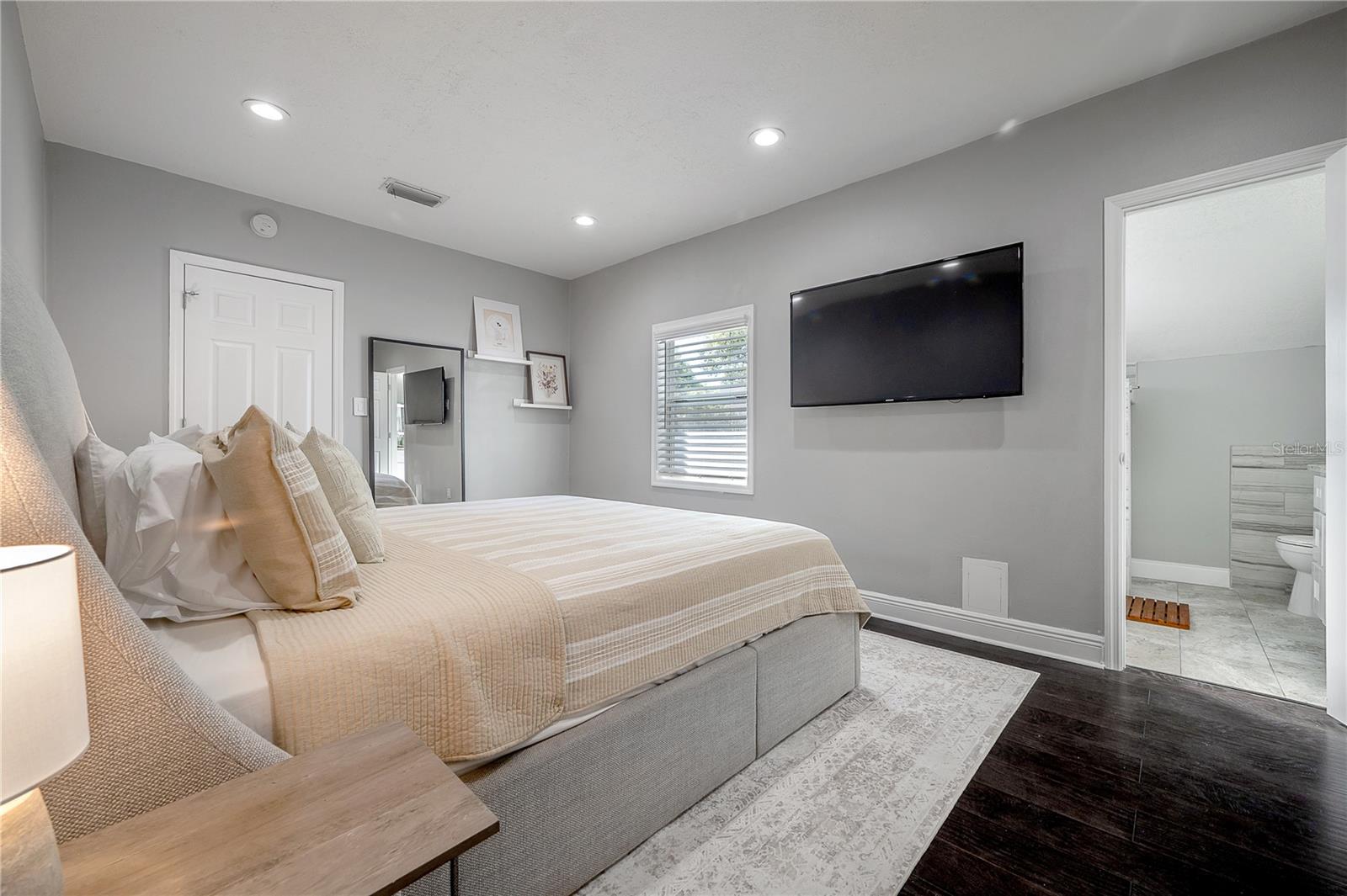 Image 20 of 38 For 2902 Jefferson Street