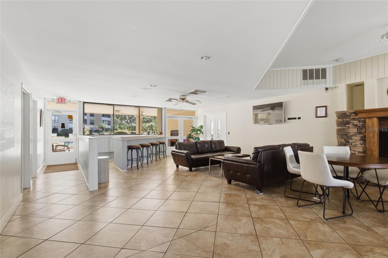 Image 34 of 53 For 2621 Cove Cay Drive 805