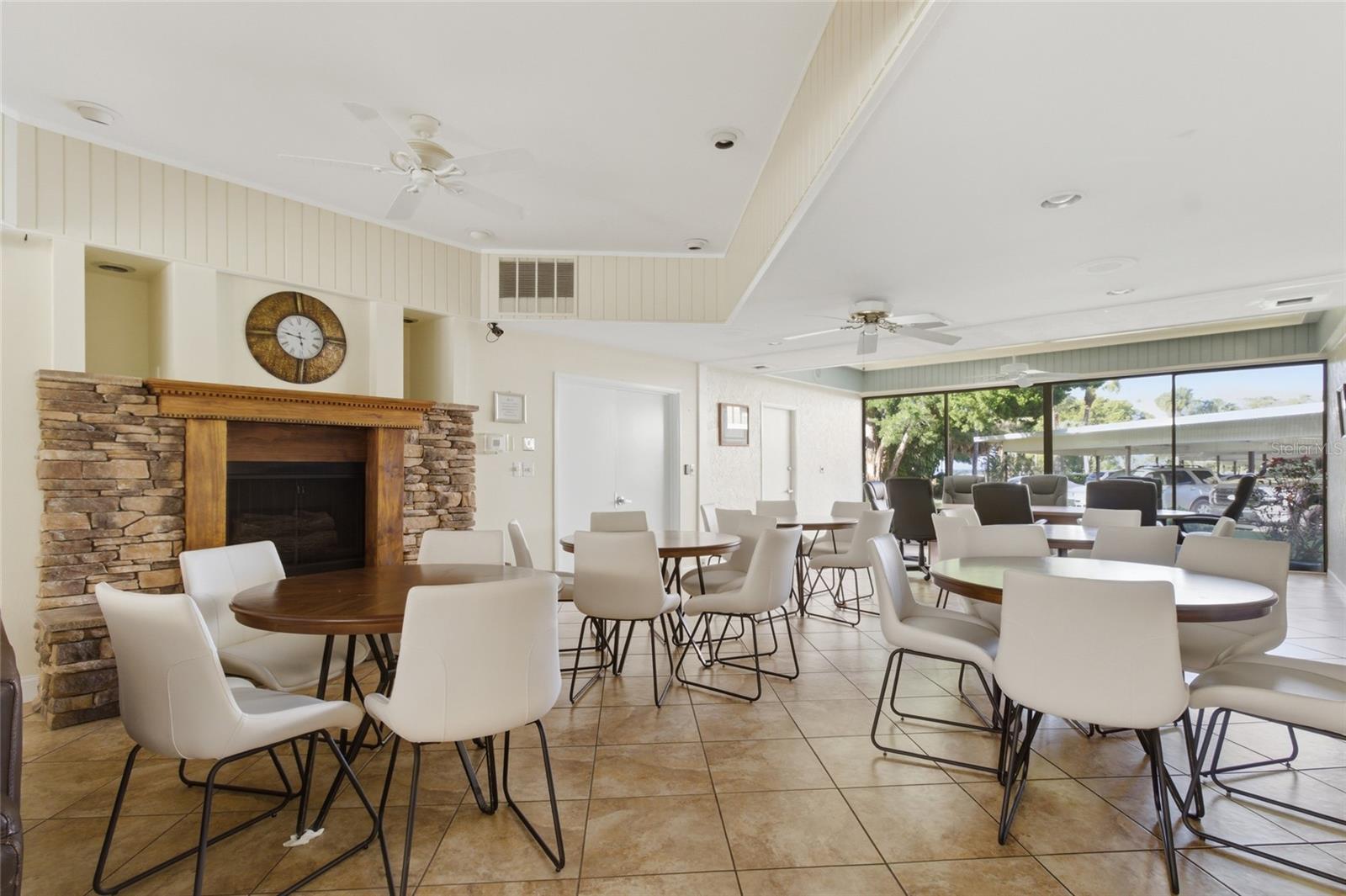 Image 35 of 53 For 2621 Cove Cay Drive 805