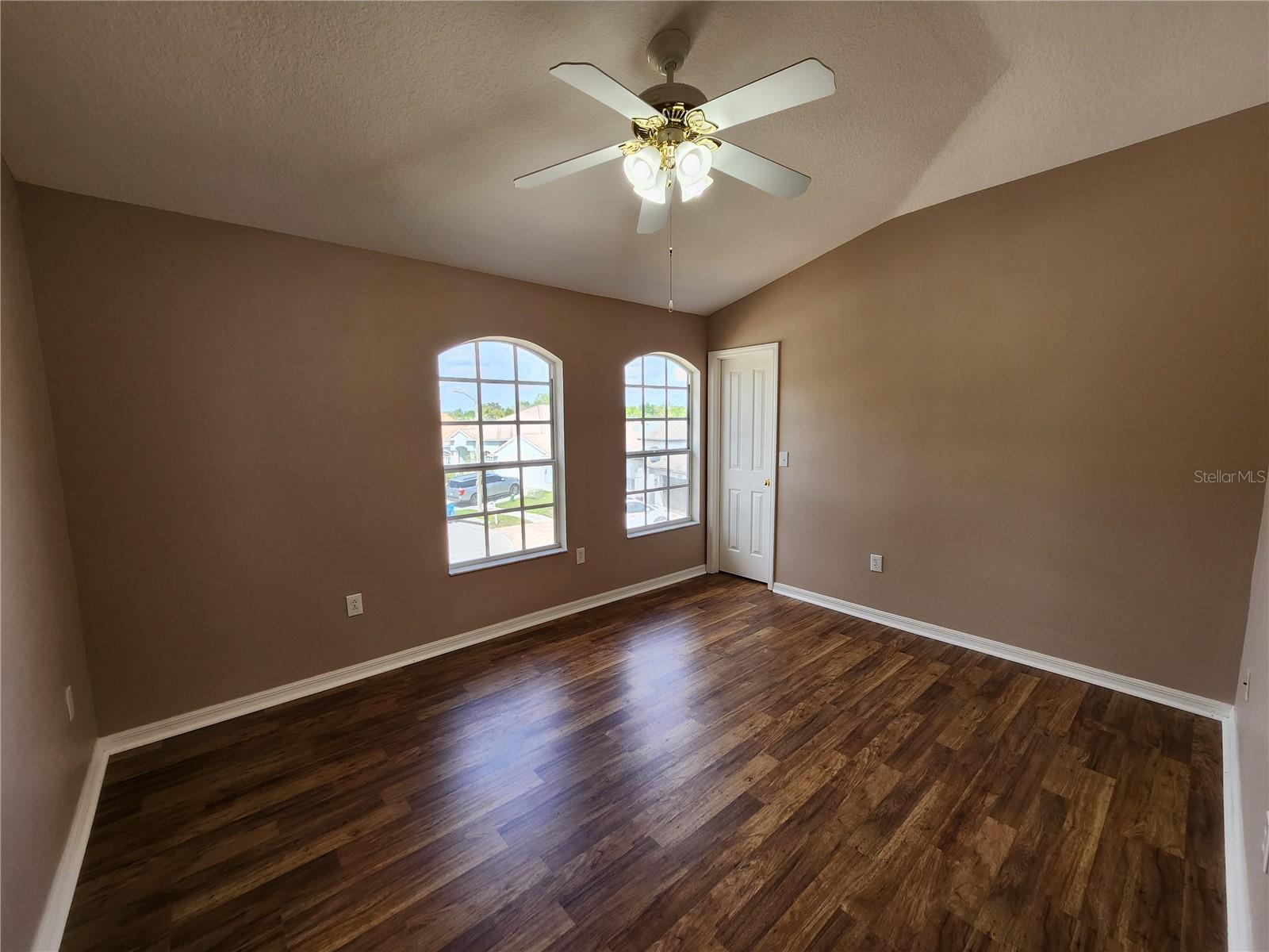 Image 20 of 32 For 3913 Roswell Place