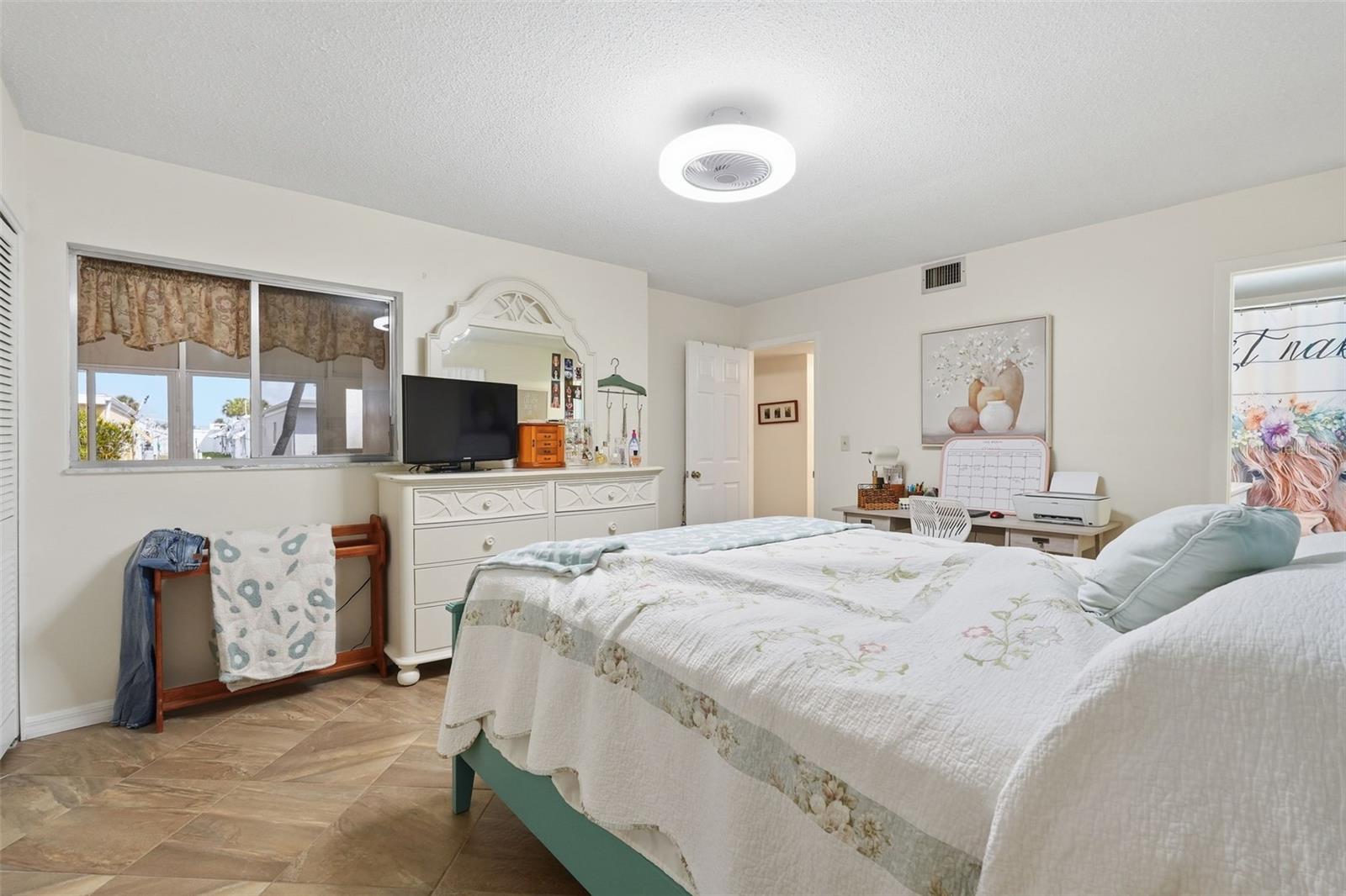 Image 12 of 20 For 250 Rosery Road Nw 351