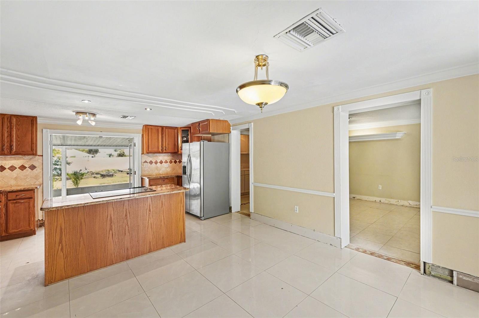 Image 11 of 32 For 202 Arlington Avenue E