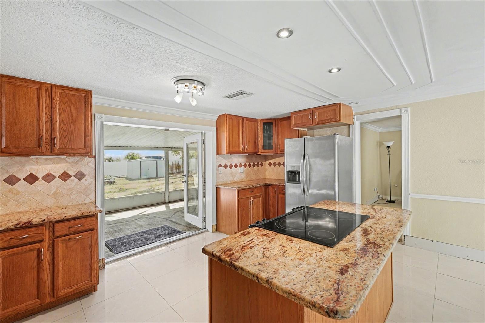 Image 12 of 32 For 202 Arlington Avenue E