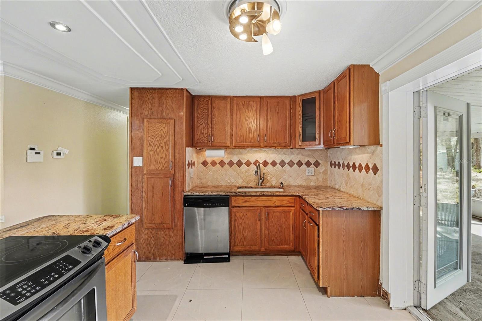 Image 14 of 32 For 202 Arlington Avenue E