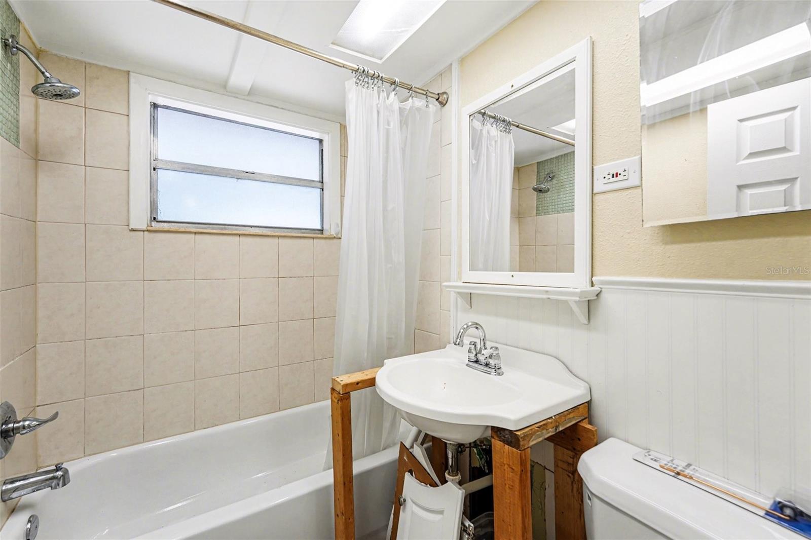 Image 17 of 32 For 202 Arlington Avenue E