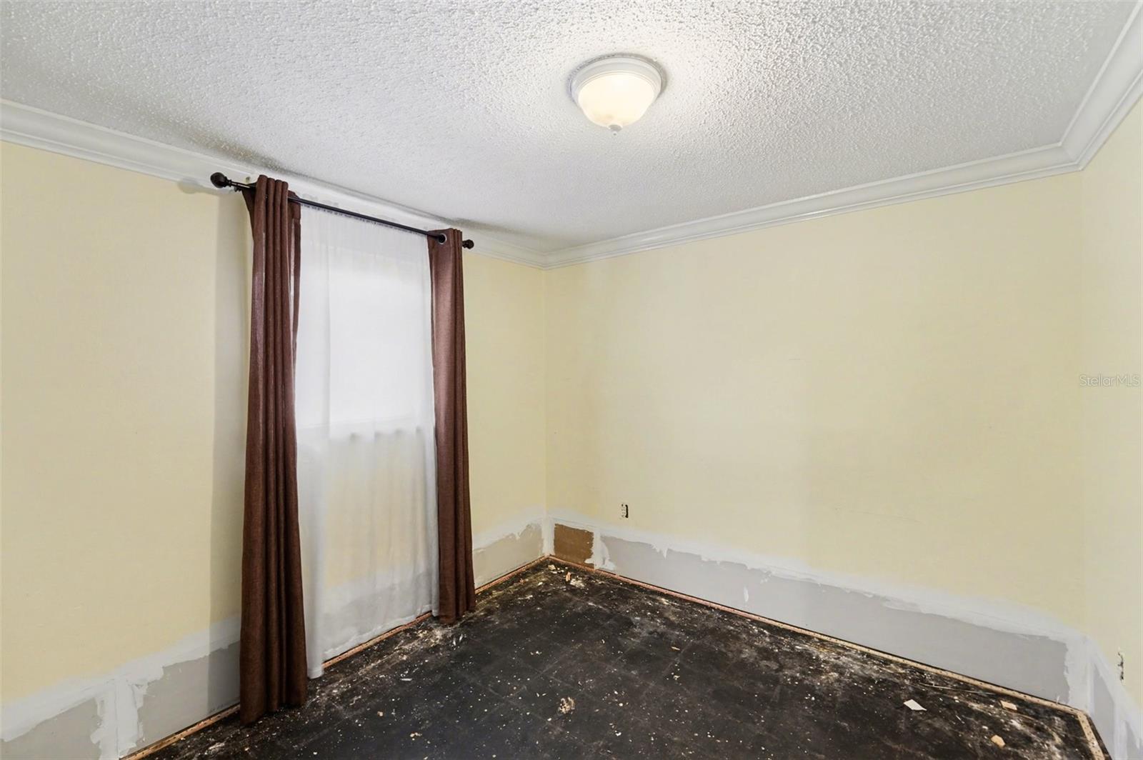 Image 18 of 32 For 202 Arlington Avenue E