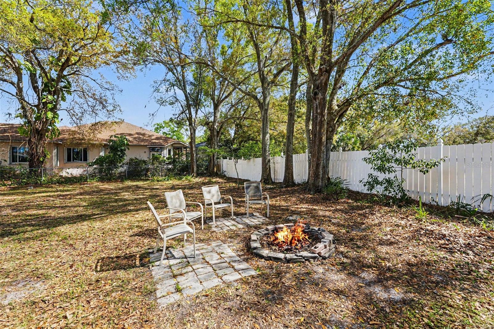 Image 27 of 32 For 202 Arlington Avenue E