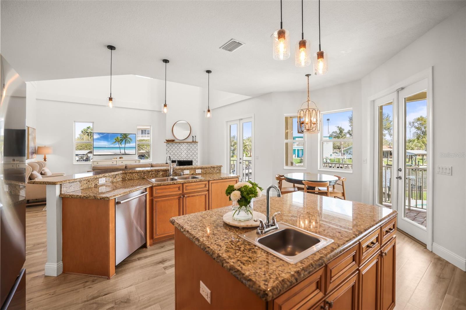 Image 15 of 81 For 207 Manatee Lane