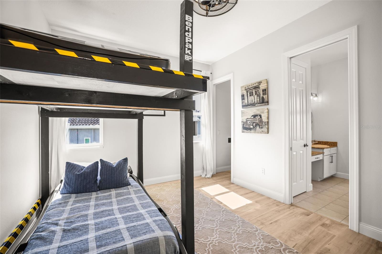 Image 42 of 81 For 207 Manatee Lane