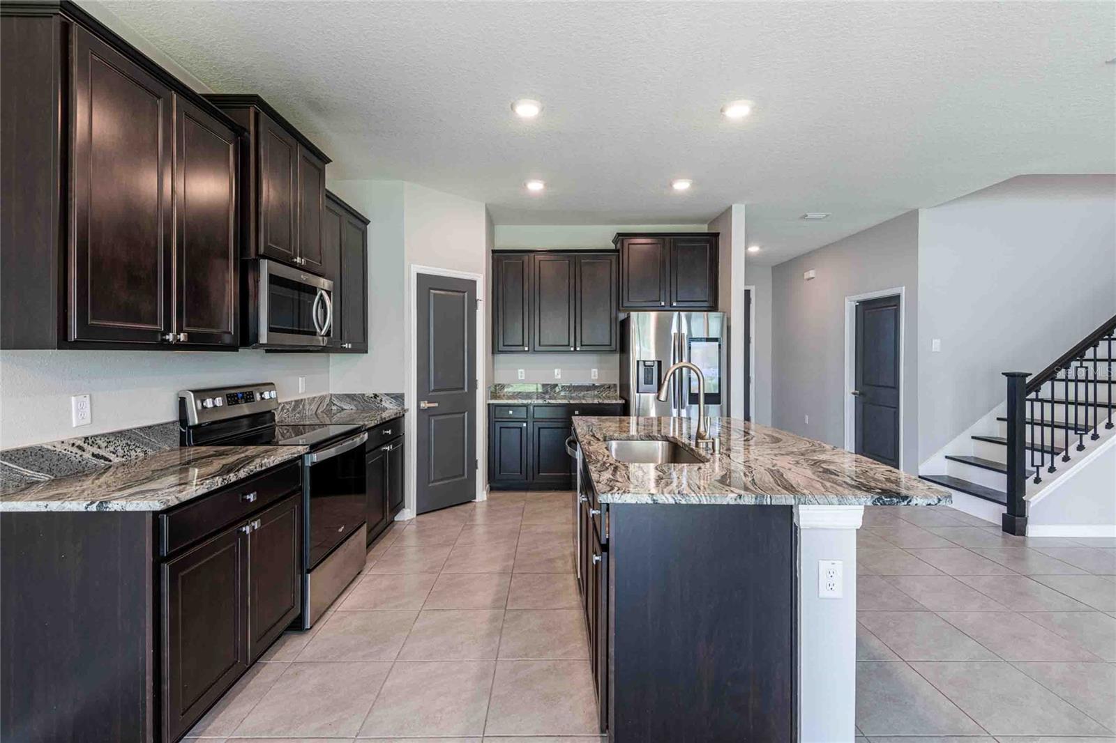 Image 11 of 47 For 16620 Mooner Plank Circle