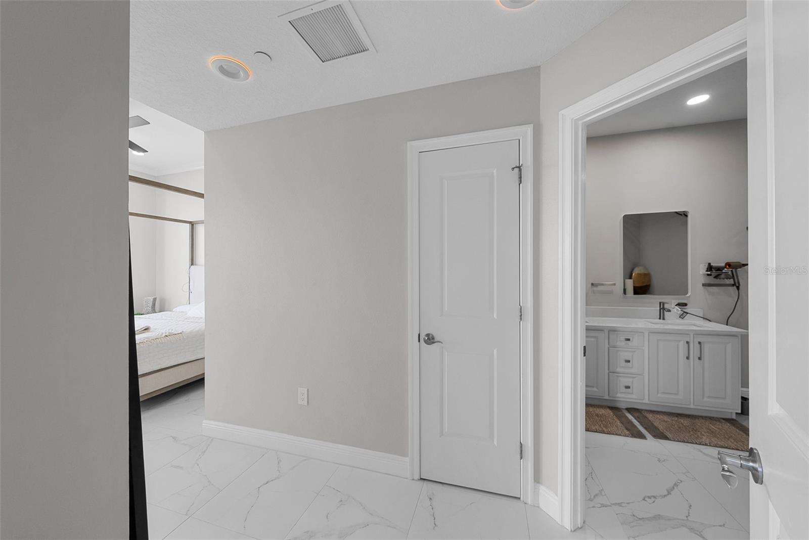 Image 18 of 34 For 449 12th Street 1402