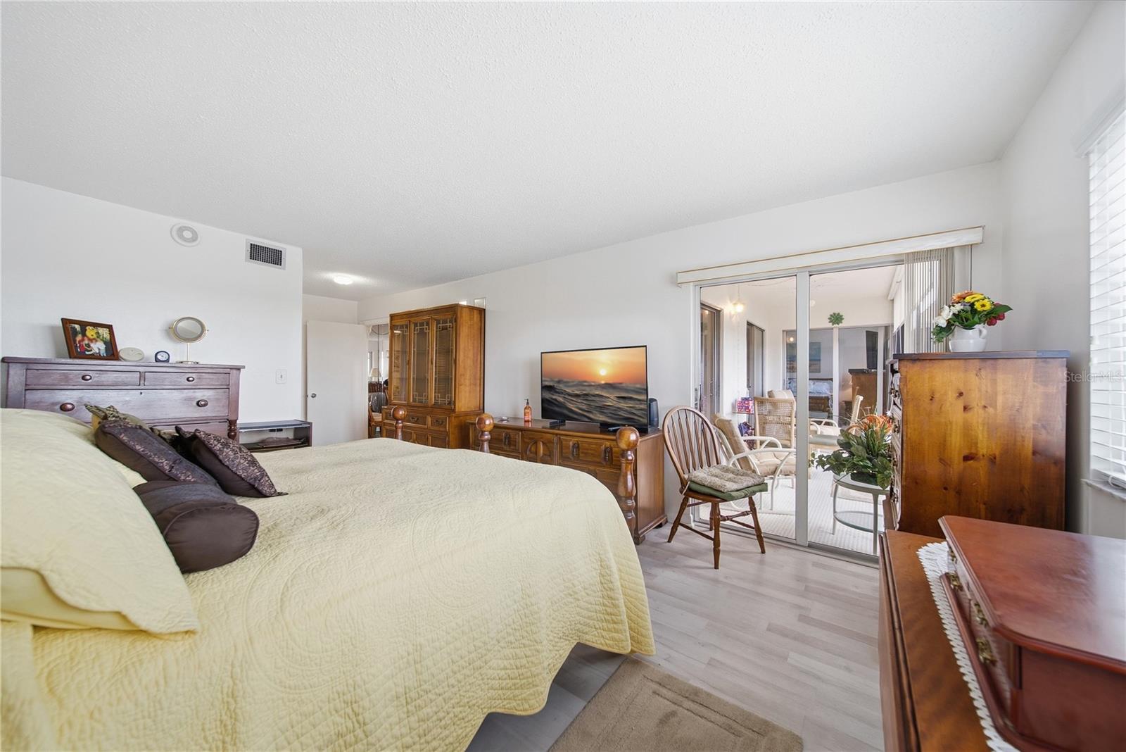 Image 21 of 31 For 19029 Us Highway 19 N 9-401