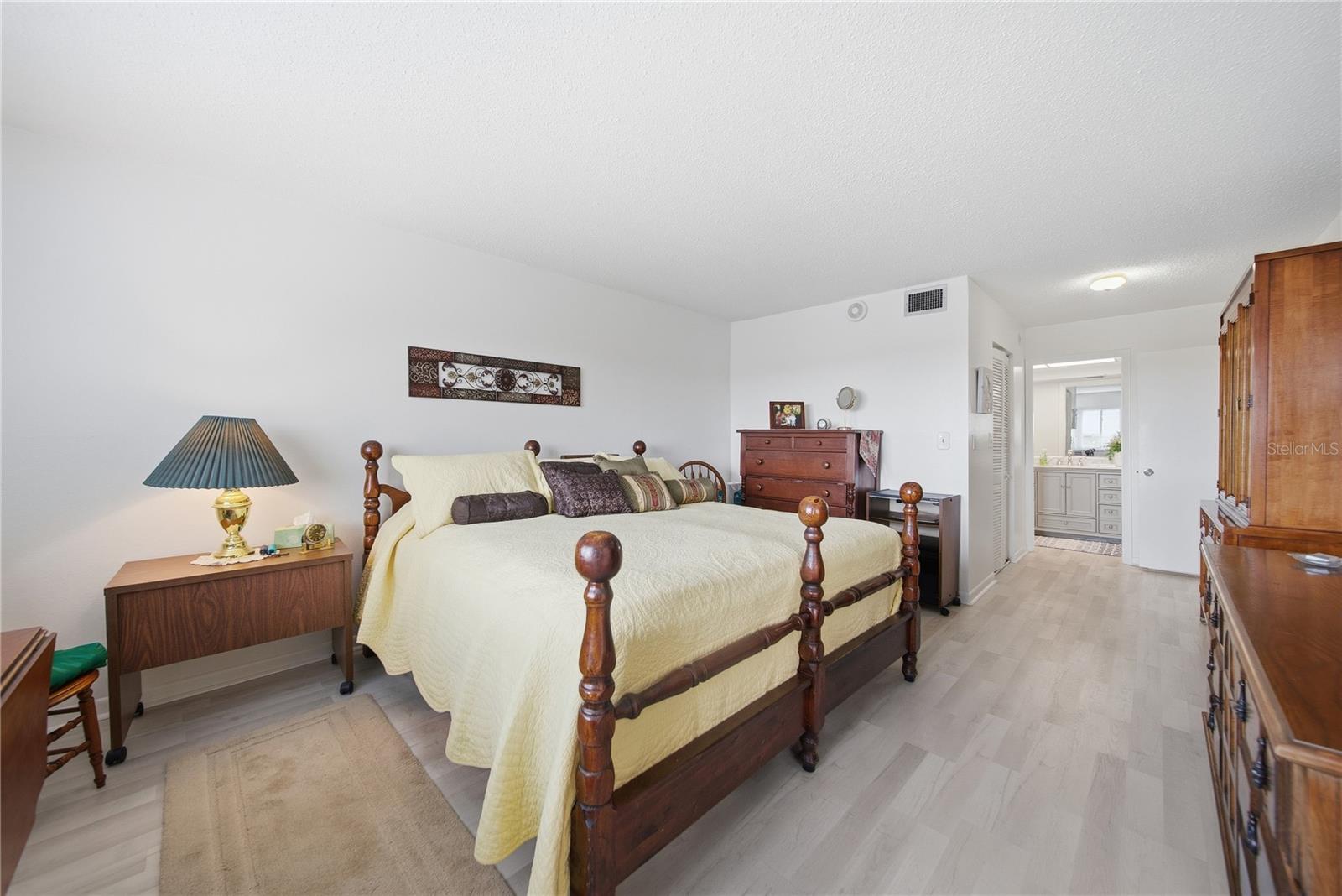 Image 22 of 31 For 19029 Us Highway 19 N 9-401