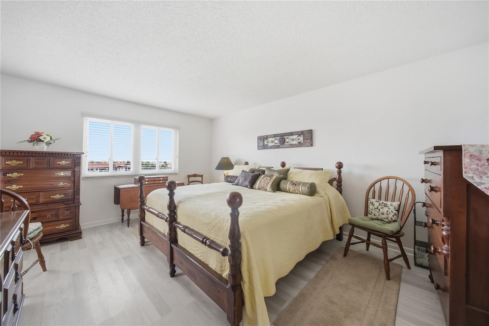 Image 23 of 31 For 19029 Us Highway 19 N 9-401