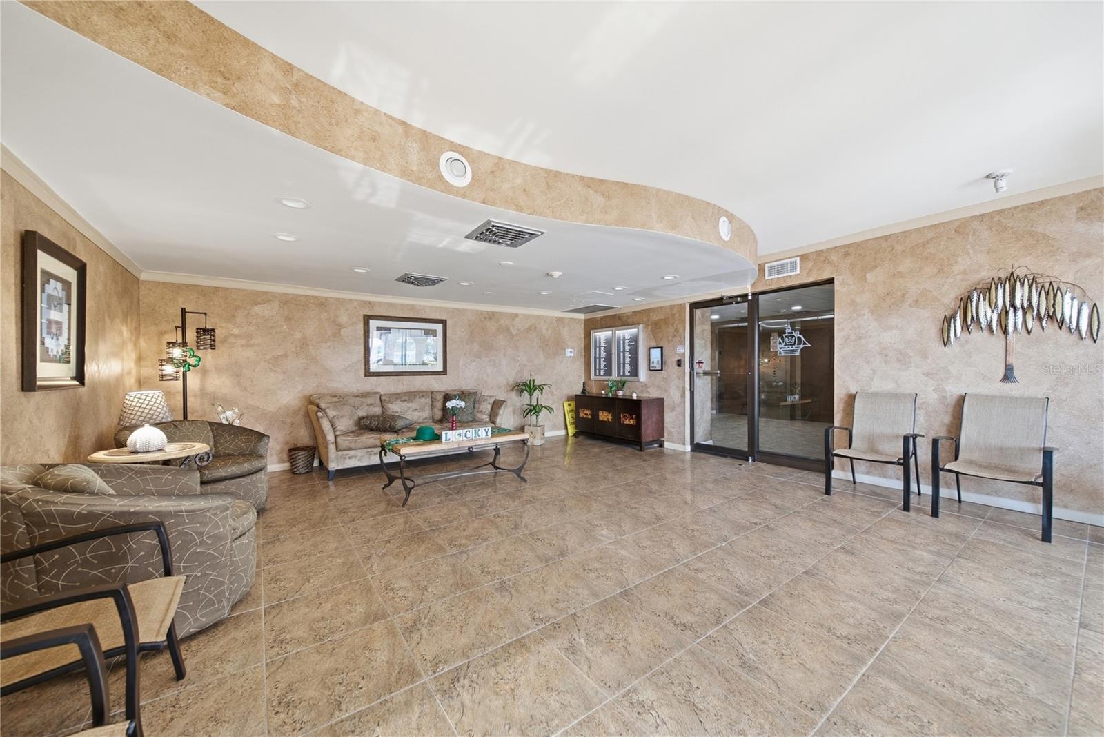 Image 5 of 31 For 19029 Us Highway 19 N 9-401